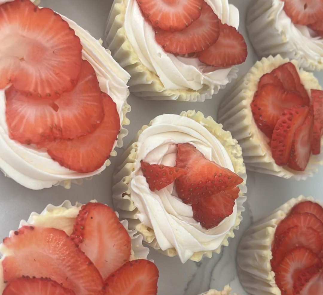 STRAWBERRY CHEESECAKE CUPCAKES | 3D POPUP SHOP